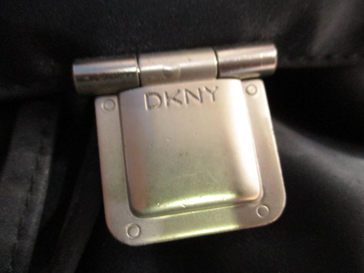 DKNY ダナキャランニューヨーク ナイロン 巾著 ワンショルダー ボディ バッグ 無地 ブラック シルバーカラー 金具 鞄 カバン USED品