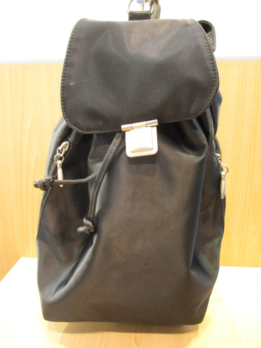 DKNY ダナキャランニューヨーク ナイロン 巾著 ワンショルダー ボディ バッグ 無地 ブラック シルバーカラー 金具 鞄 カバン USED品