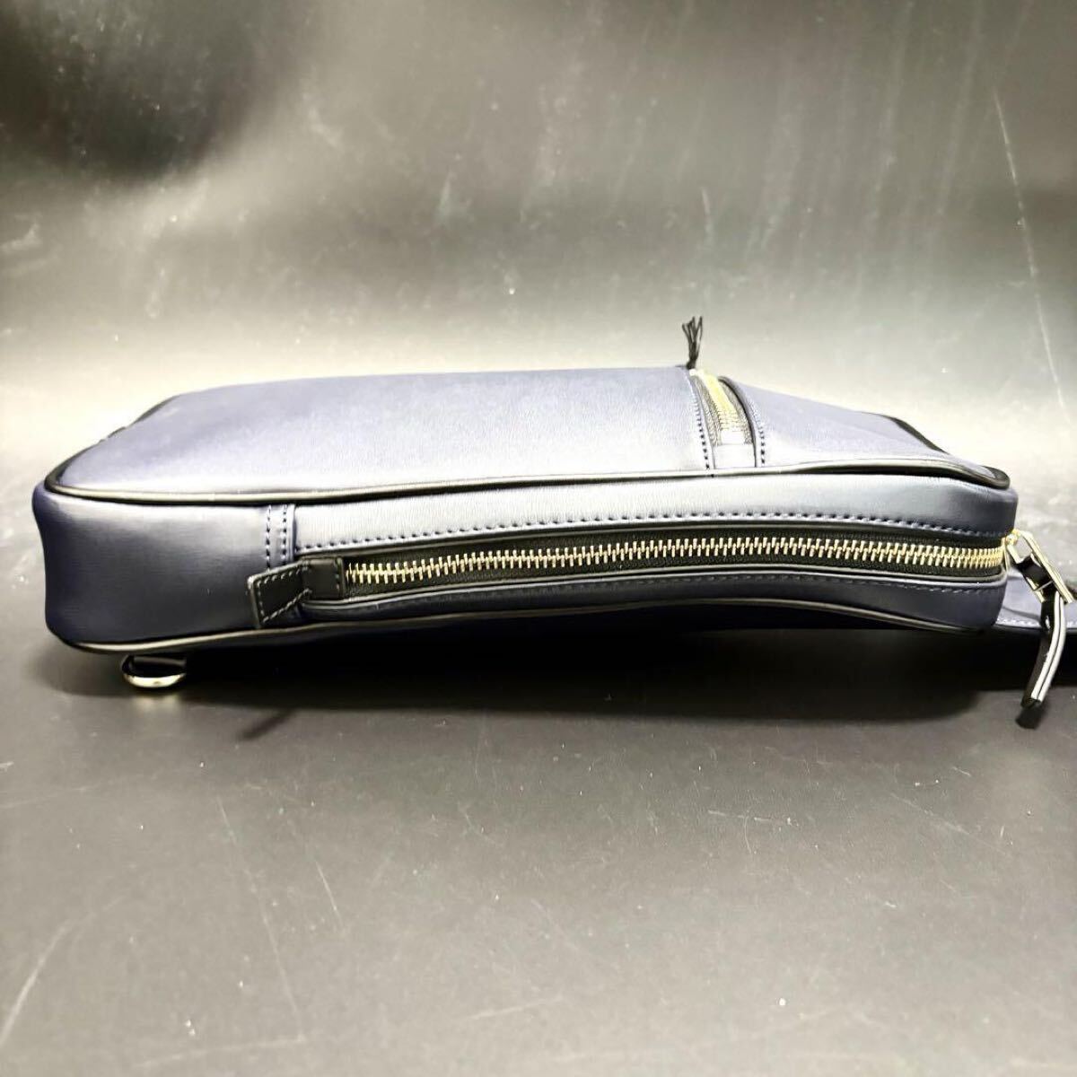 未使用保管品●PaulSmith ポールスミス メンズ ビジネス ボディバッグ クロスボディ ロゴ 斜め掛け レザー 本革 ネイビー