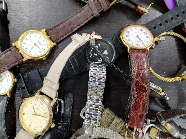 0502A2　腕時計　ジャンク品　おまとめ40點　QUART　ALBA　 など ※動作未確認