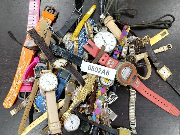 0502A6　腕時(shí)計(jì)　ジャンク品　おまとめ40點(diǎn)　FRAGRA　QUART　 など ※動(dòng)作未確認(rèn)