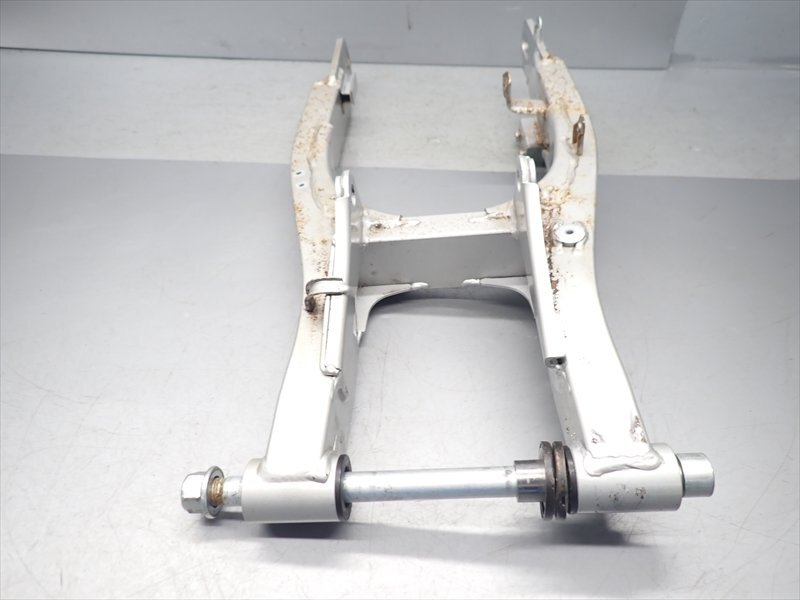D1R7-0522 スズキ TS125R スイングアーム 純正品 【SF15A-105～ 前期 1989年式】_画像2