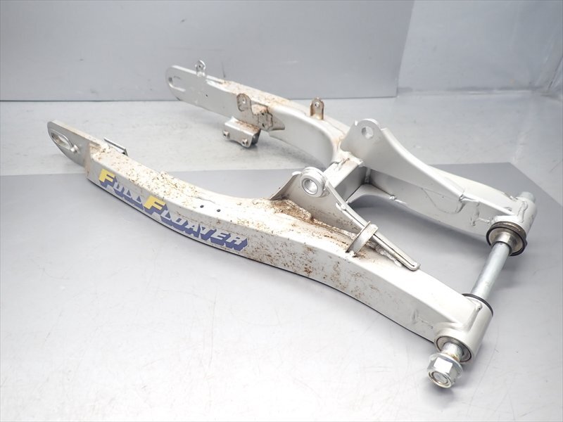 D1R7-0522 スズキ TS125R スイングアーム 純正品 【SF15A-105～ 前期 1989年式】_画像3