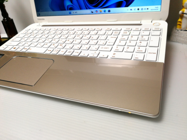ほぼ未使用SSD240GB　メモリ8GB　ブルーレイ搭載　☆Windows11☆ce　即決/Office2021/HDMI搭載/即日発送☆03