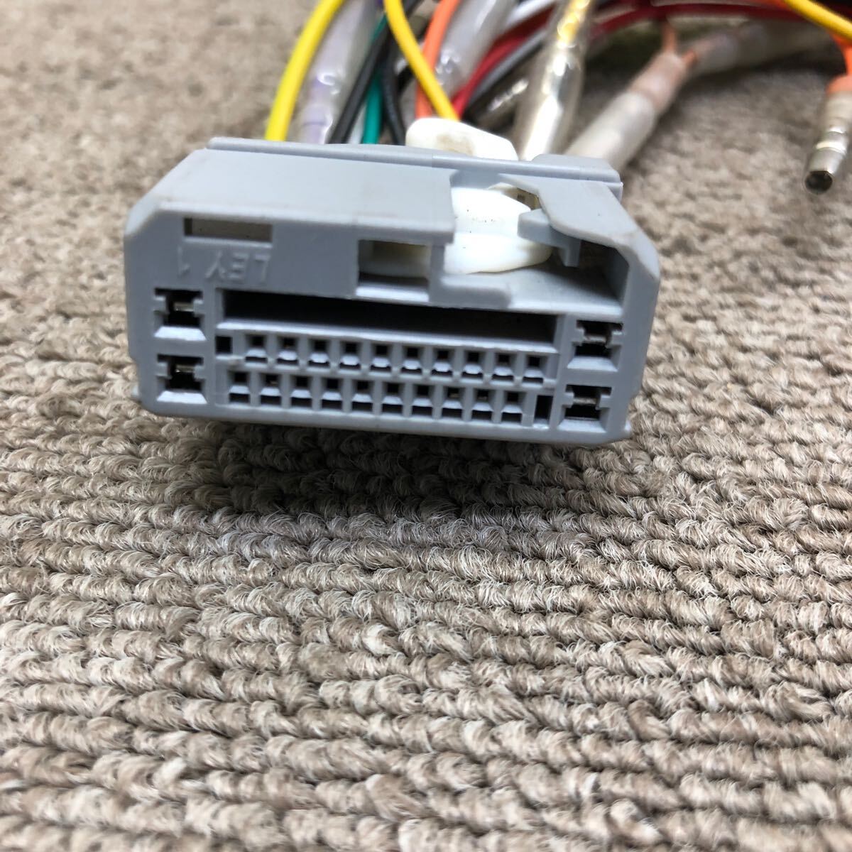 AV5-203 激安 カーステレオ HONDA Gathers SANYO CDF-R9011 08A02-8P0-100 CDプレーヤー FM/AM 本体のみ 簡易動作確認済み 中古現状品_画像6