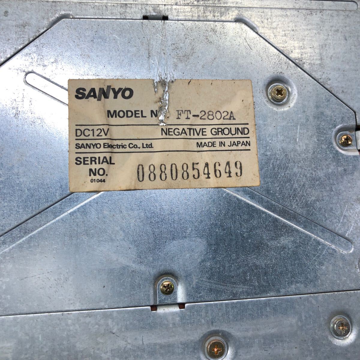 AV5-816 激安 カーステレオ SANYO サンヨー FT-2802A カセットデッキ テープデッキ FM/AM 1DIN 通電未確認 ジャンク_画像4