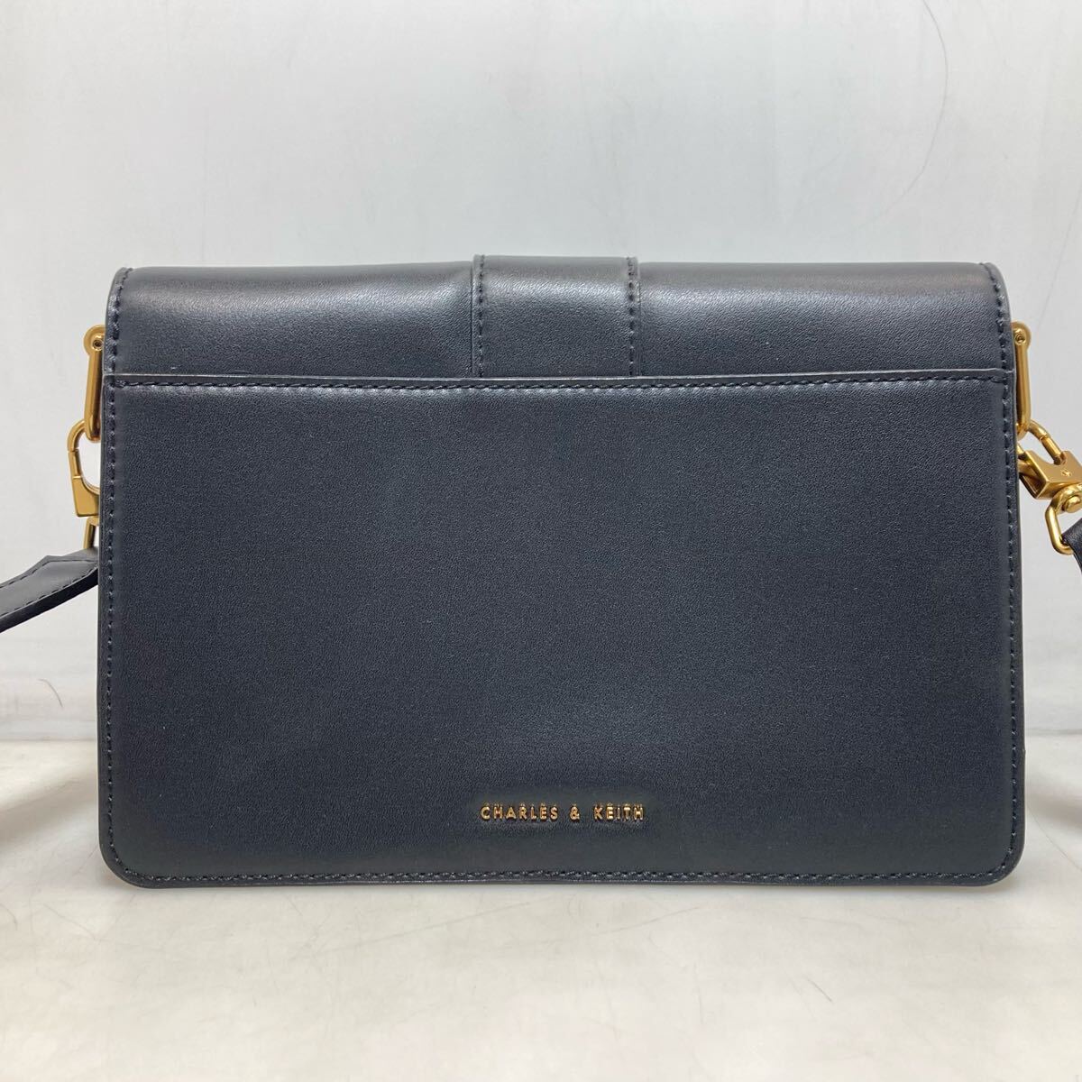 54-20 美品 チャールズアンドキース ショルダーバッグ フェイクレザー ブラック