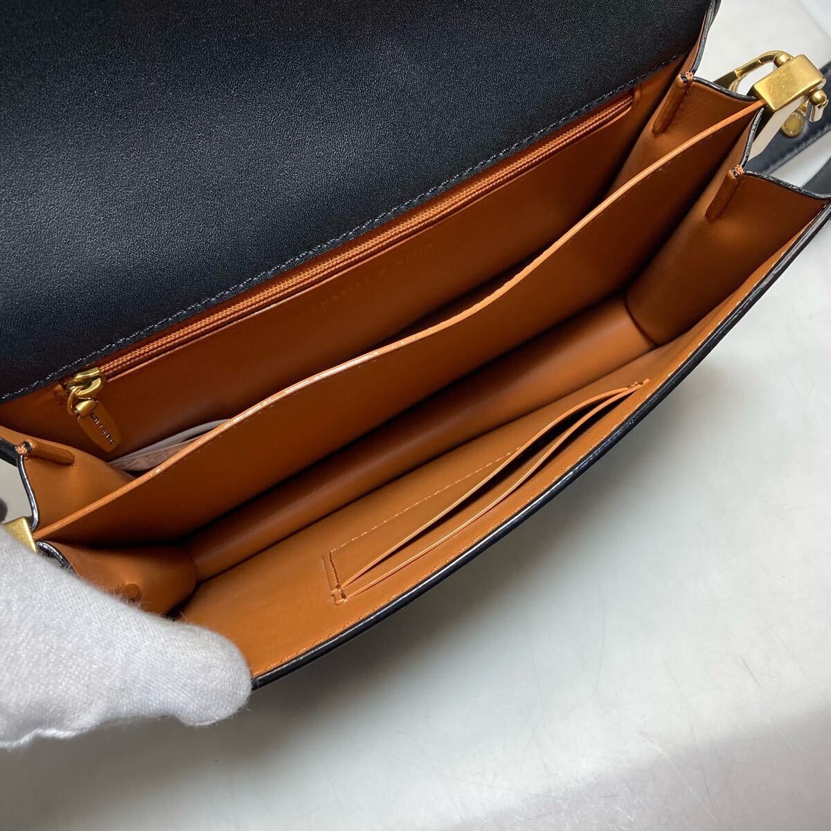 54-20 美品 チャールズアンドキース ショルダーバッグ フェイクレザー ブラック