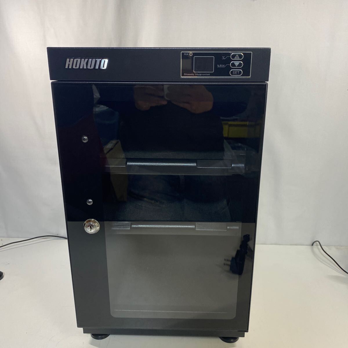 HOKUTO 防濕庫(kù) 保管庫(kù) 中古品 現(xiàn)狀品 カメラ 収納 通電確認(rèn)済 取り扱い説明書(shū)付 鍵付 
