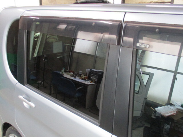 現車999 H21年 L375S タント ダイハツ 右リアドア S28/ブライトシルバーメタリック〔翌日発送〕即決!※個人様宅配送不可_画像3