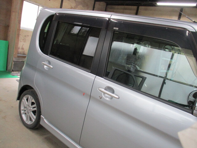 現車999 H21年 L375S タント ダイハツ 右リアドア S28/ブライトシルバーメタリック〔翌日発送〕即決!※個人様宅配送不可_画像2