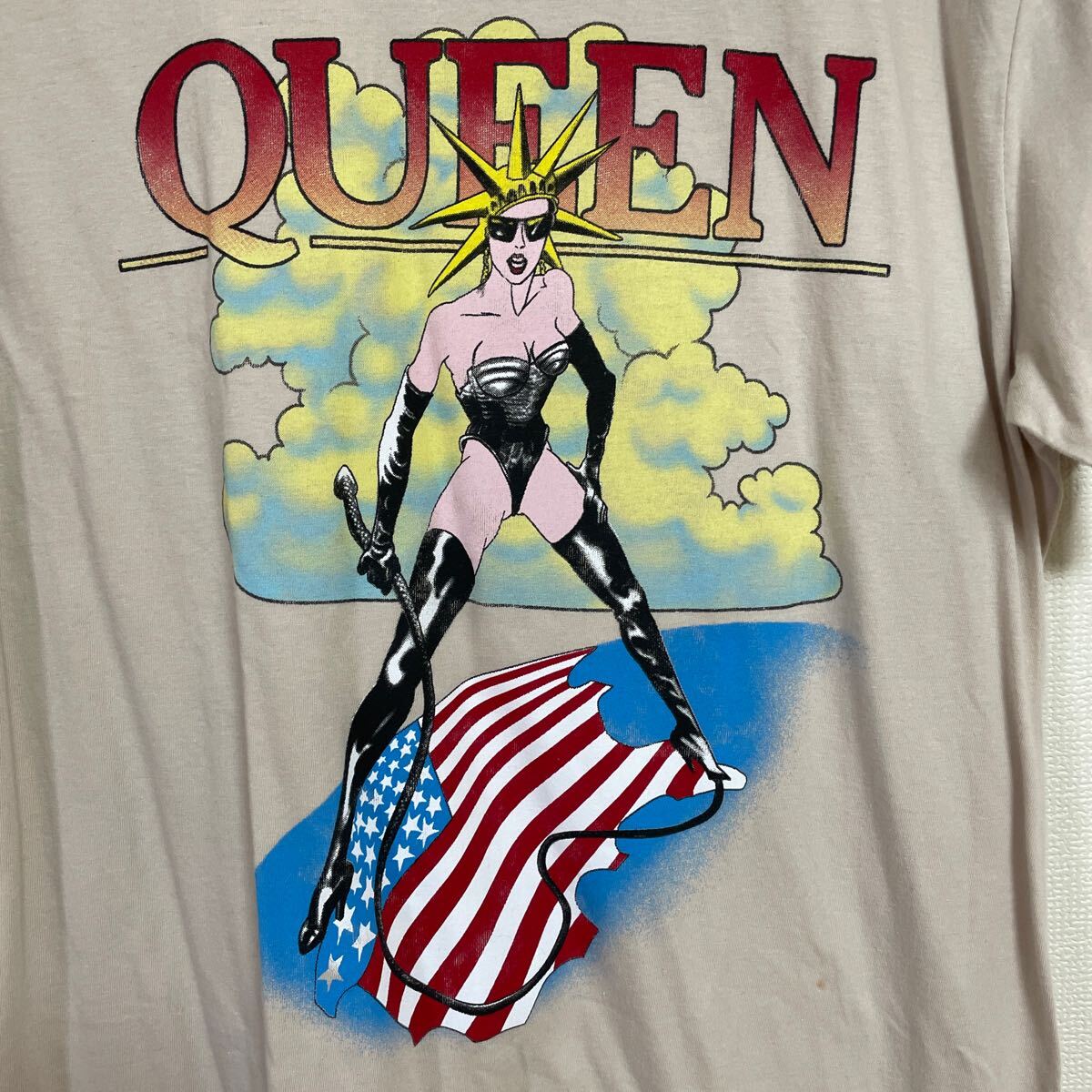 新品 QUEEN OFFICIAL MERCH UK インポート ロックTシャツ_画像3