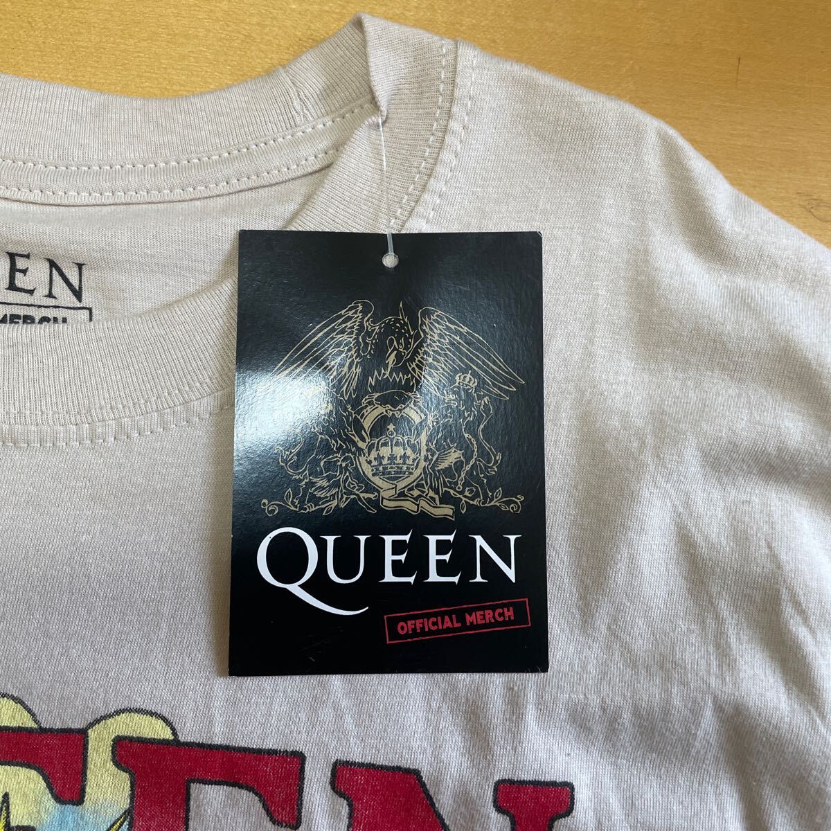新品 QUEEN OFFICIAL MERCH UK インポート ロックTシャツ_画像4
