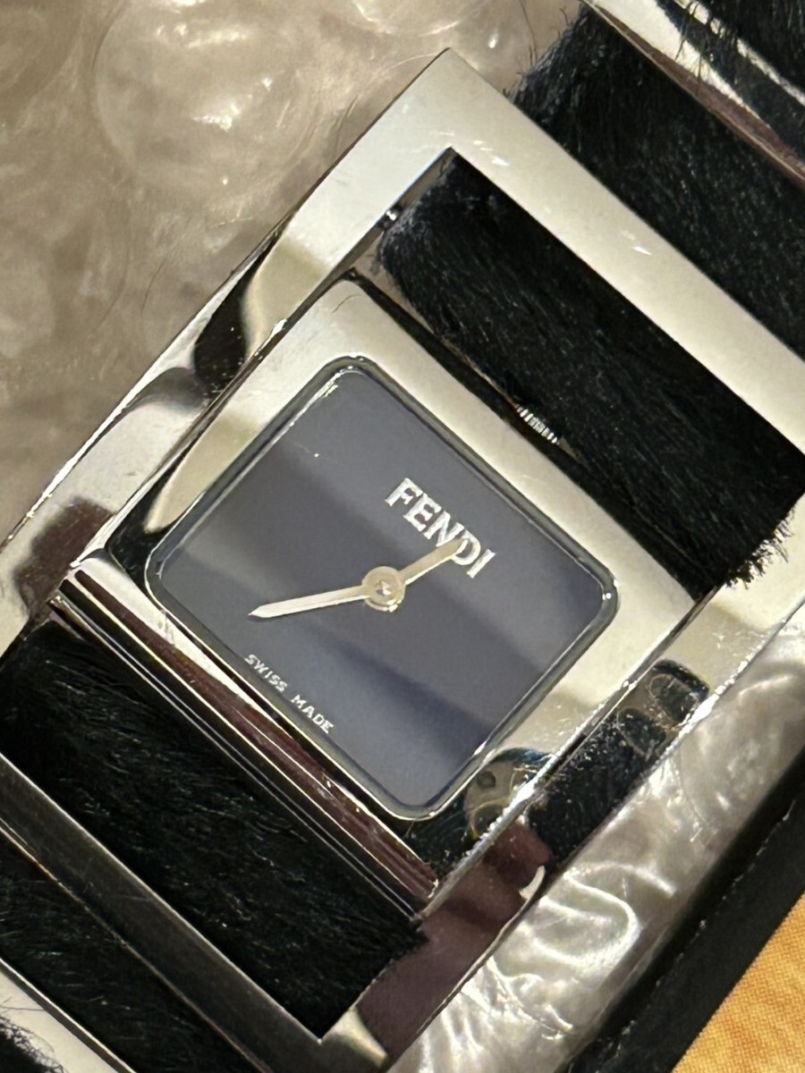 稼動品　FENDI フェンデ?！ˉ咯`ンフェイス　ハラコ　腕時計　レディース　ブラック　ブレスレット　H100160