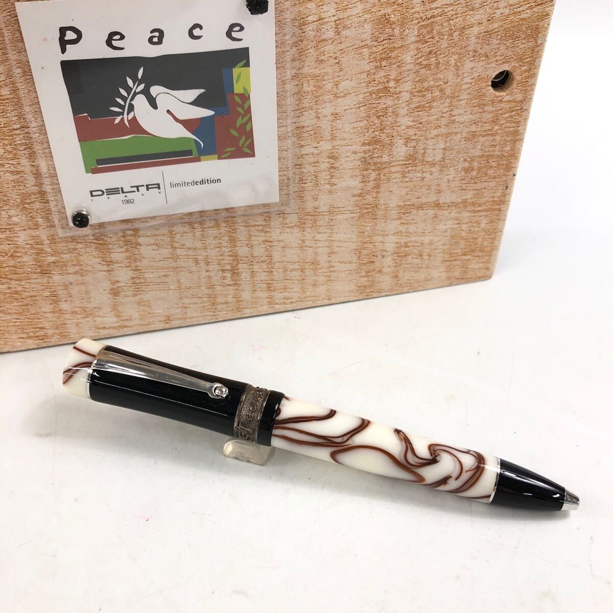★F04309/DELTA デルタ/ボールペン/925/リミテッドエディション/Peace ピース/キャップ式/ブラック×ホワイト/ケース付/筆記OK