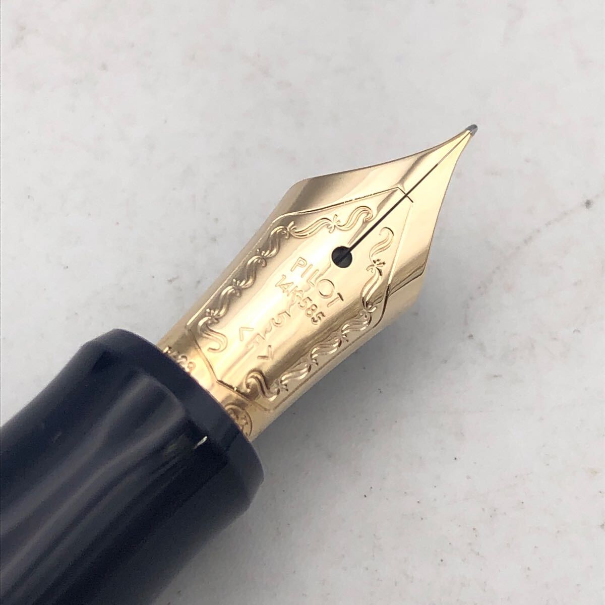 ★F04256/PILOT パイロット/萬(wàn)年筆/カスタム74/ペン先14K 585/ネイビー×ゴールド/箱付