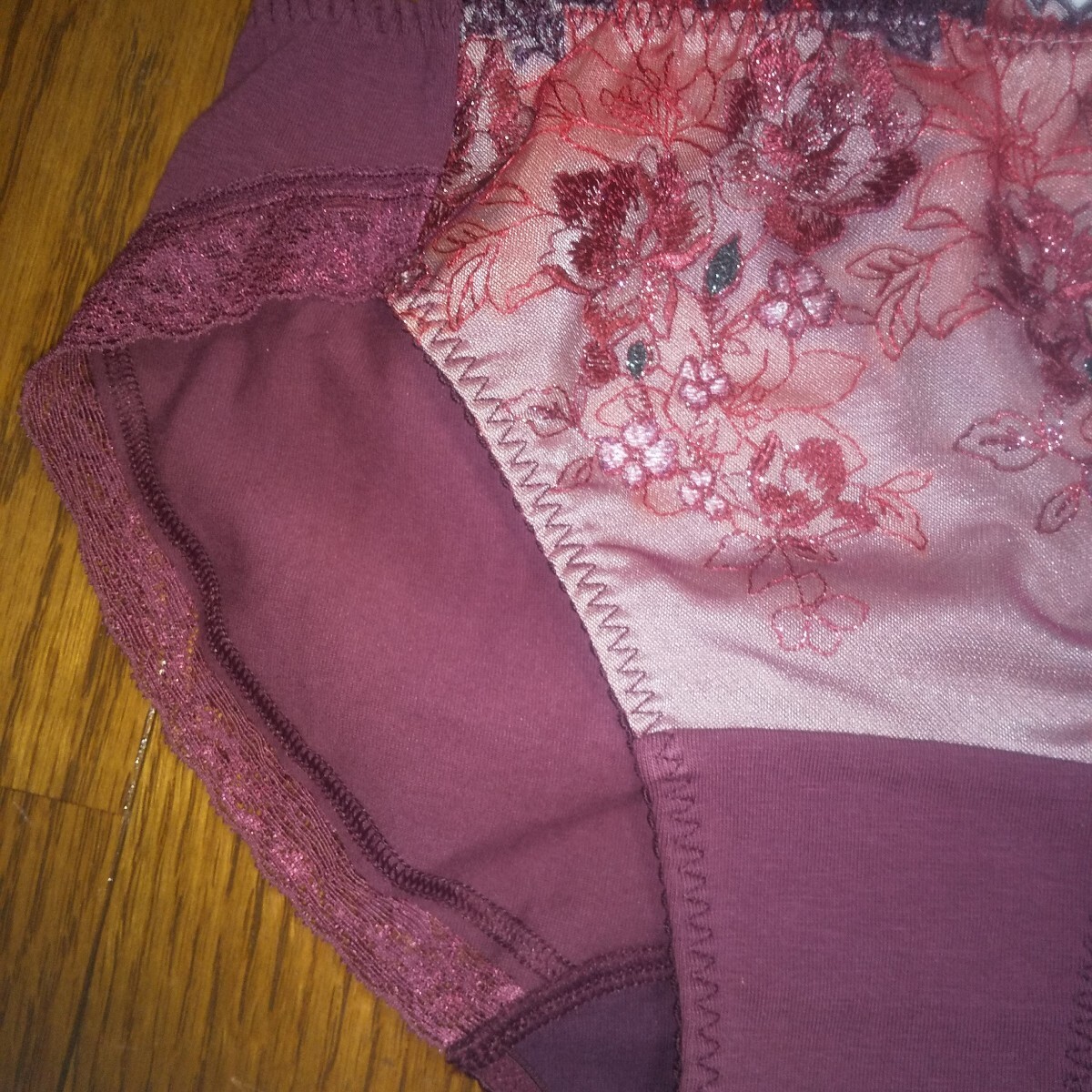 ☆ワコール ショーツ M2枚 新品 豪華なレースです 送料定形外140円 お買い得 定価4840円 Wing