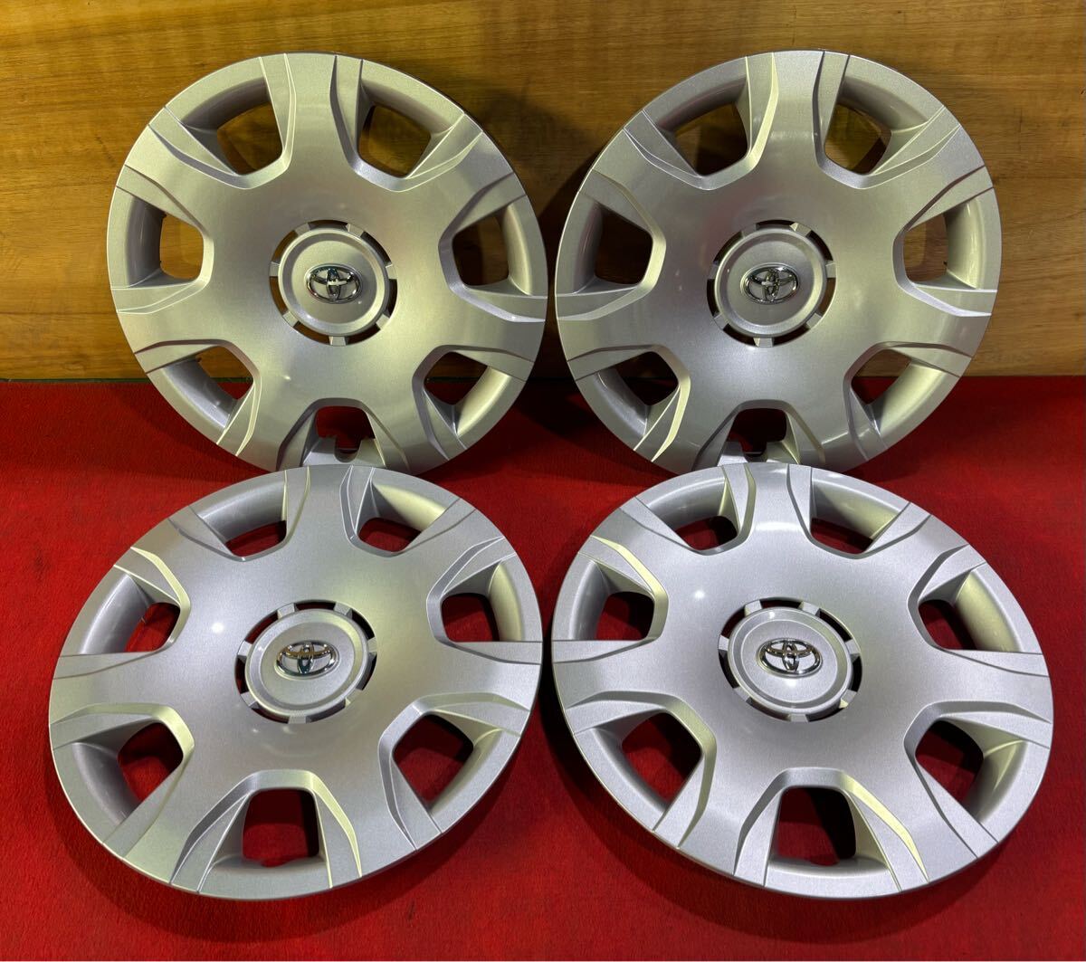 ★新車外し★インボイス対応可★ トヨタ ハイエース 200系 純正 15インチ ホイールキャップ ホイールカバー 4枚セット ★T52