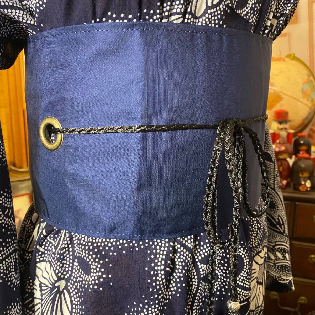 浴衣リメイク 藍(lán)染 ワンピース ドレス 帯サッシュベルト 和洋折衷 レトロ 古著 ハンドメイド 夜の牡丹の庭に、蝶が舞う。 W-574