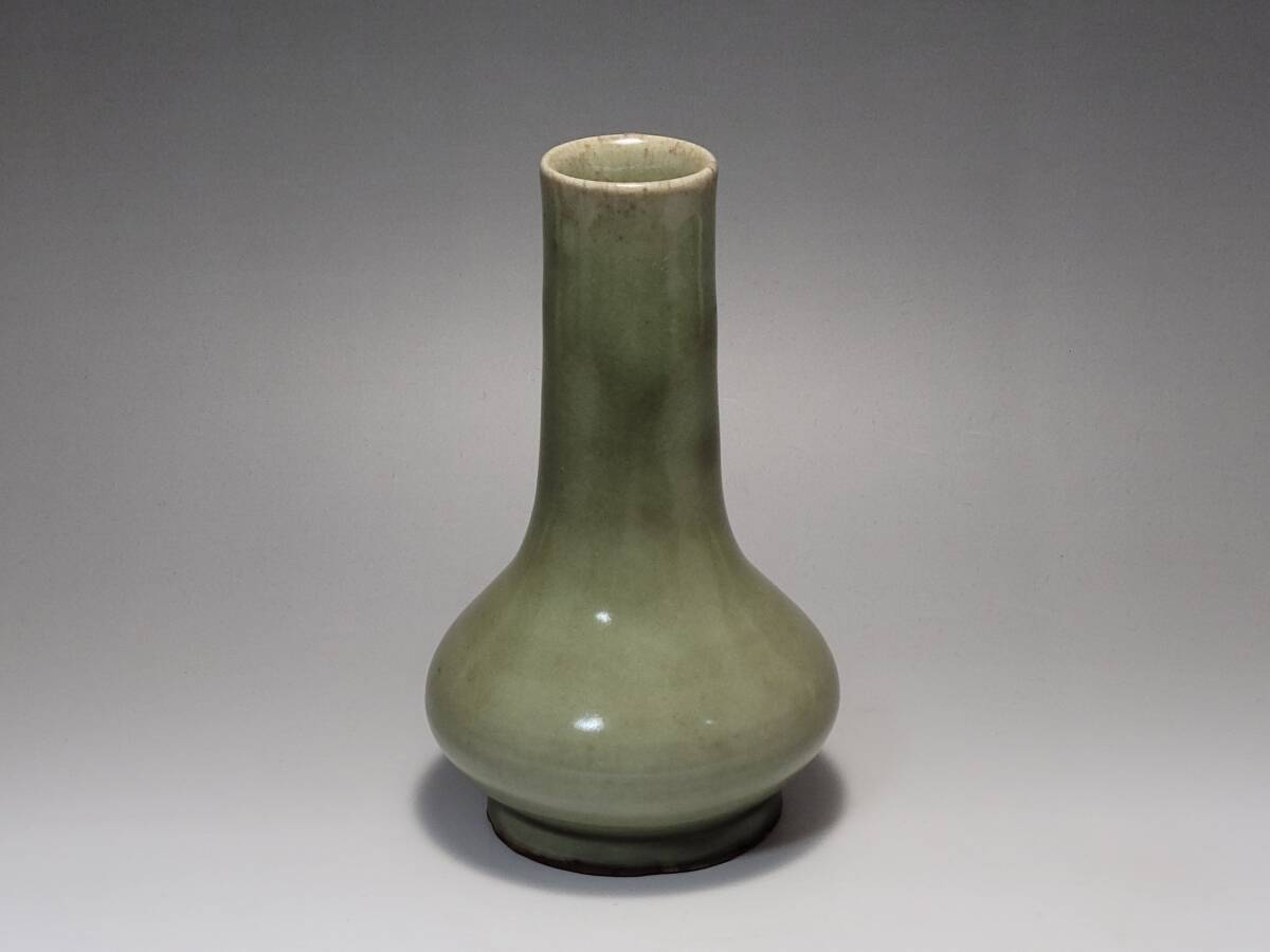 ○ 高さ 約 17.6cm 長い首から曲線につながる胴体の柔らかい線