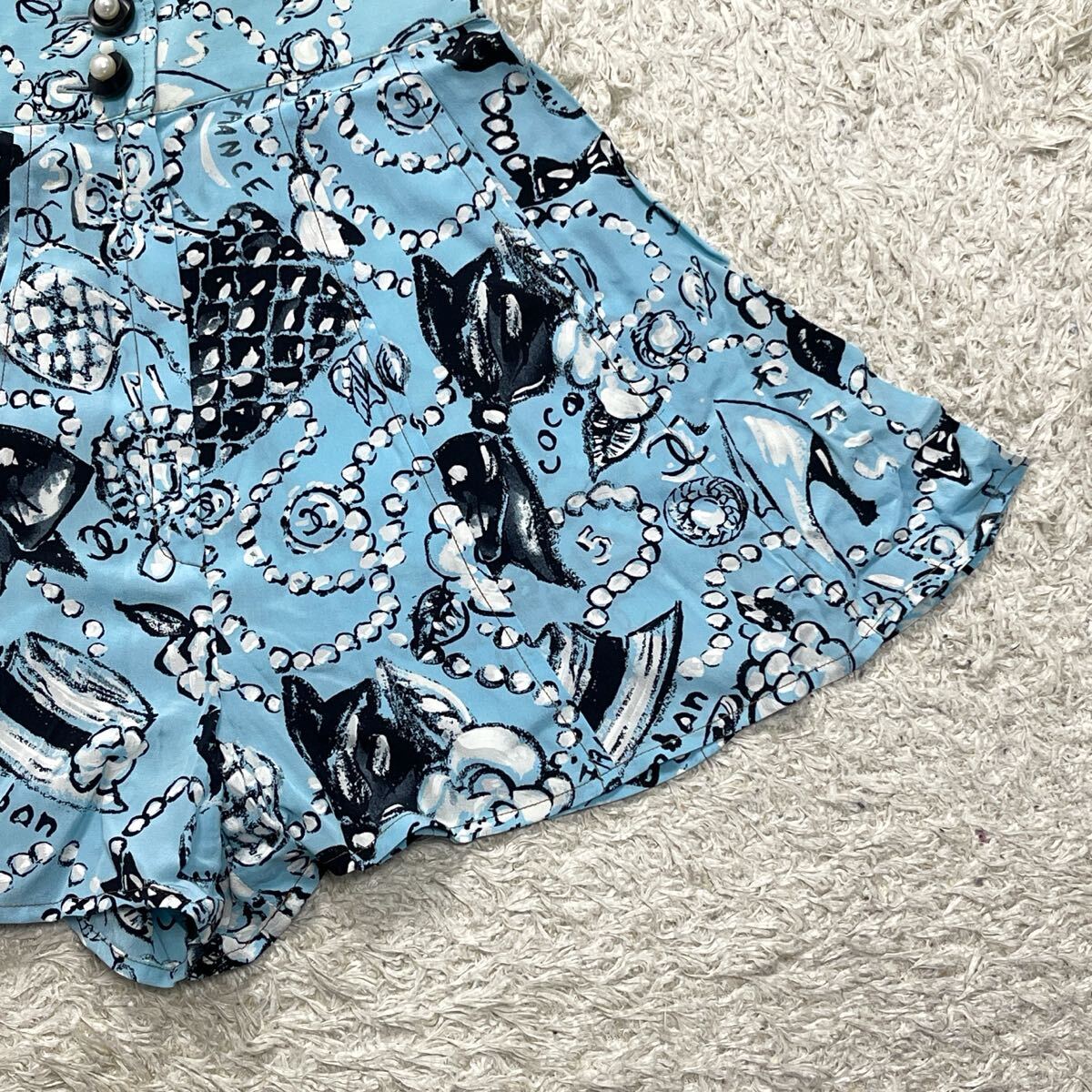 美品 シャネル ココマーク シルク100% ショートパンツ ジュエリー柄 パール 美品》シャネル ココマーク シルク100% ショートパンツ