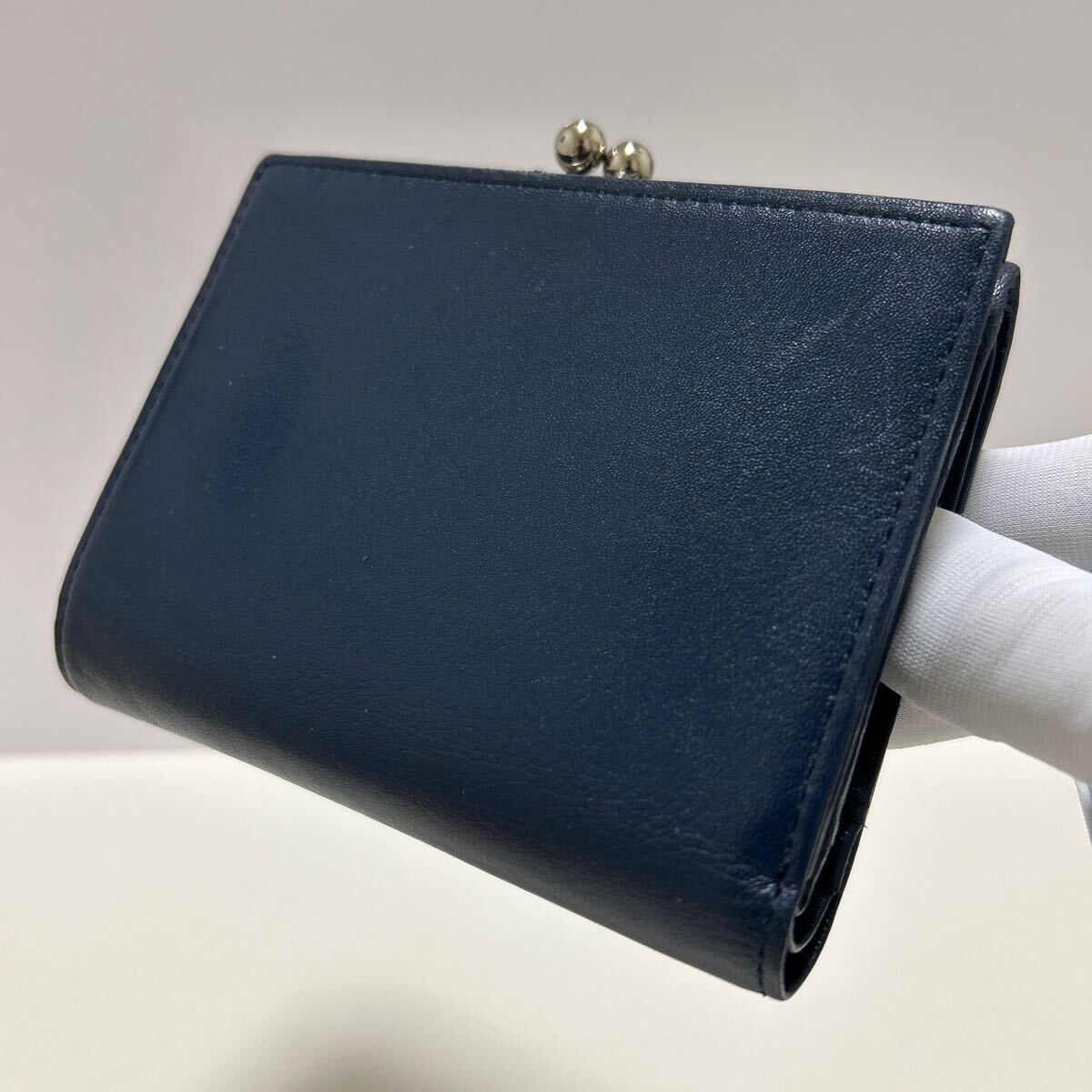 ☆良品☆ ◆ロベルタ ディ カメリーノ　がま口 三つ折り財布　ネイビー◆ 牛革　ステッチ　小銭入れ仕切り有　札入れ×2【送料無料】0505