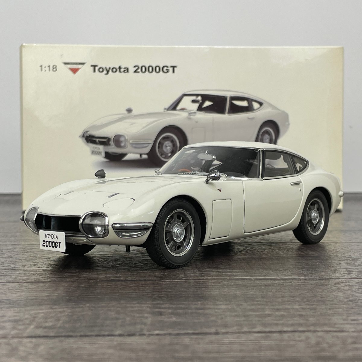 中古◆トヨタ 2000GT AUTOart MILLENNIUM 1/18 オートアートミレニアム ミニカー ホワイト TOYOTA◆F0833