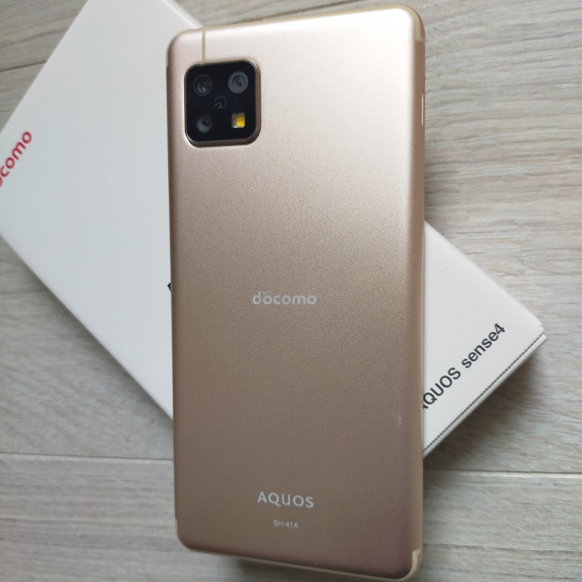 SHARP 「AQUOS sense4」 ライトカッパー SH-41A 概ね美品です SHARP 「AQUOS sense4」 ライトカッパー SH-41A 概ね美品です