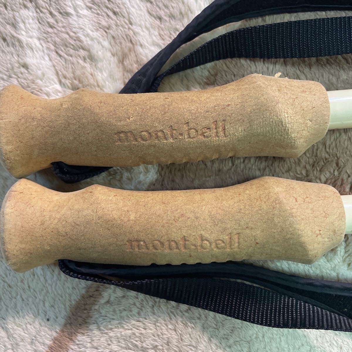 モンベル mont-bell アルパインカーボントレッキングポール 登山 ストック アウトドア トレッキングステッキ ALPINE