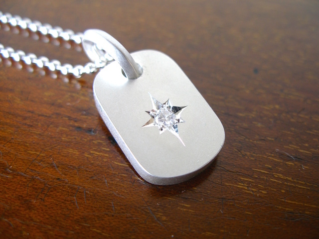 仁尾彫金『一つ星ダイヤ3.0mm、プラチナプレート』ハンドメイド129b