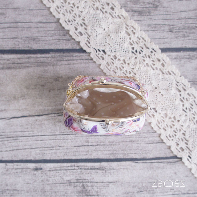 バッグチェーンがま口*立体刺繍風*花畑蝶々*ハンドメイド