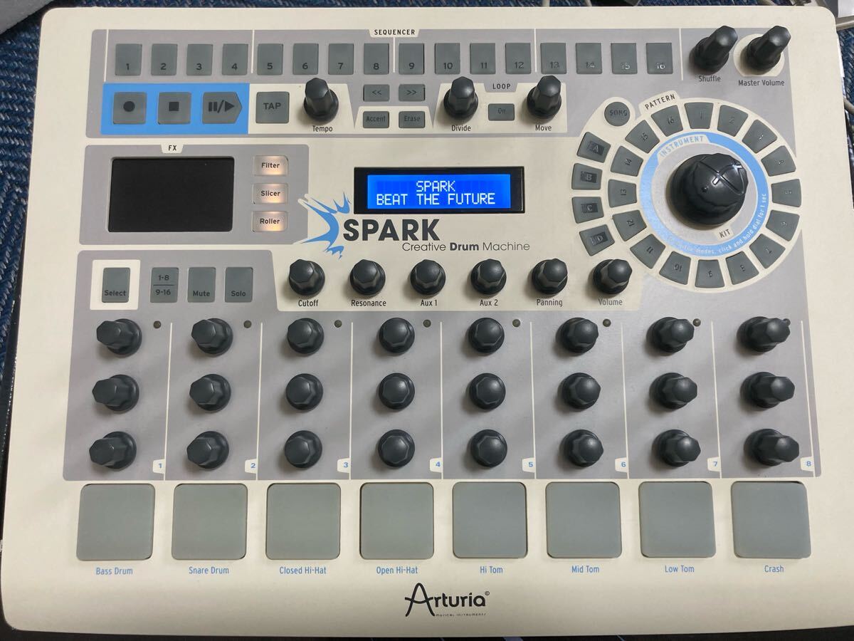 Arturia SPARK Creative Drum Machine ソフト付