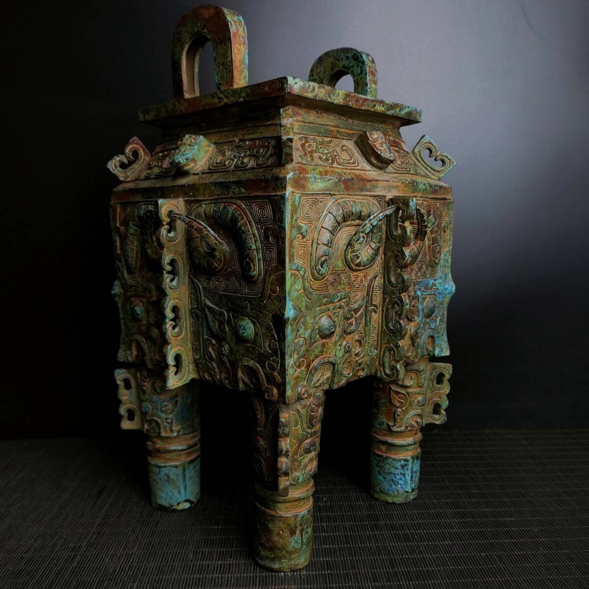 中国古美術 旧藏 明風 青銅器 圓罐 時代物 骨董 置物 收藏 茶道具 古銅器 中国古美術 旧藏 明風 青銅器 圓罐 時代物 骨董 置物 收藏