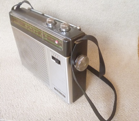 No.233 ■3バンド ラジオ ■TOSHIBA 東芝 RP-1540F 中古_画像3
