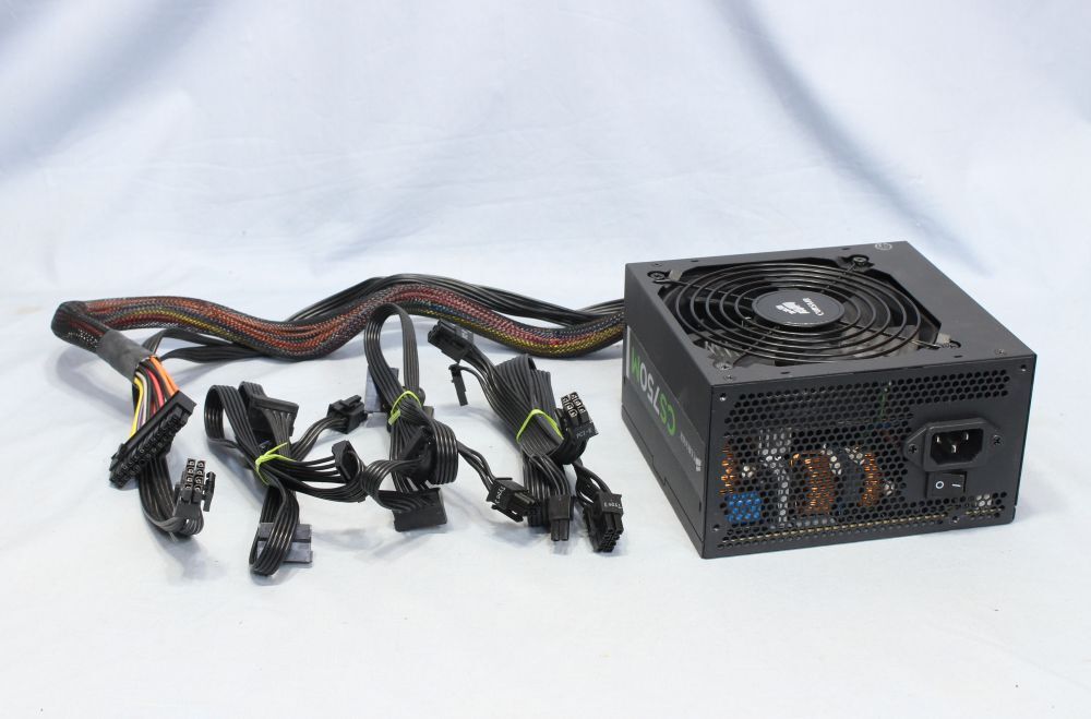 CORSAIR CS750M 80PLUS GOLD認証取得 セミモジュラー 750W ATX電源ユニット