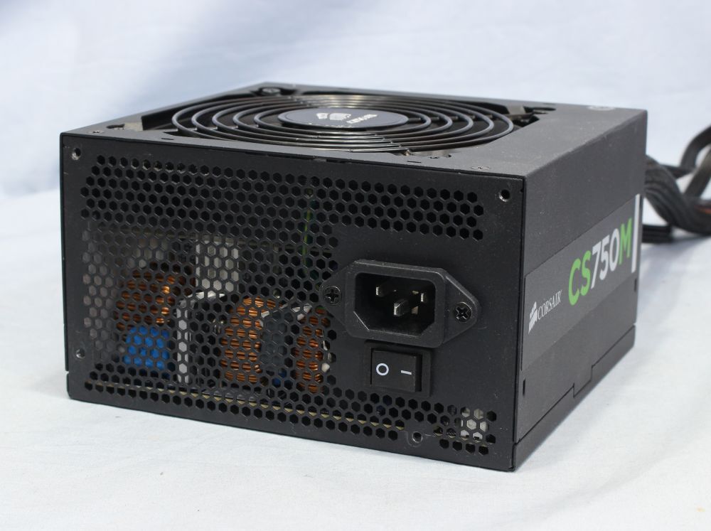 CORSAIR CS750M 80PLUS GOLD認証取得 セミモジュラー 750W ATX電源ユニット