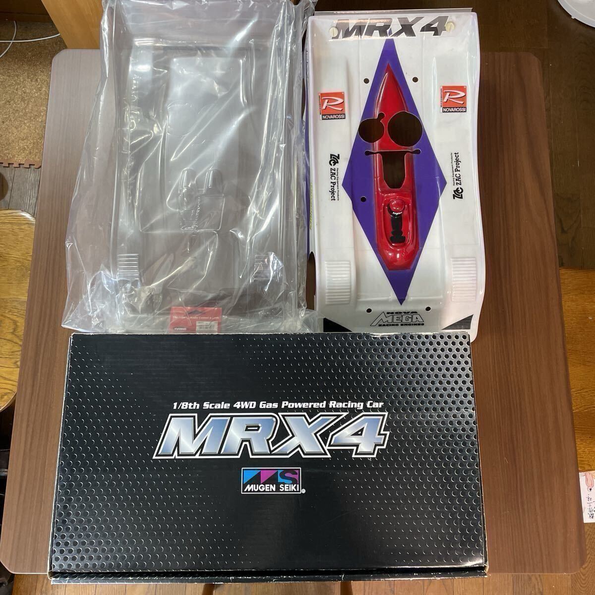 無限精機 MRX ４　1/8 エンジン ラジコンレーシングカー スペアボディ付き_画像1