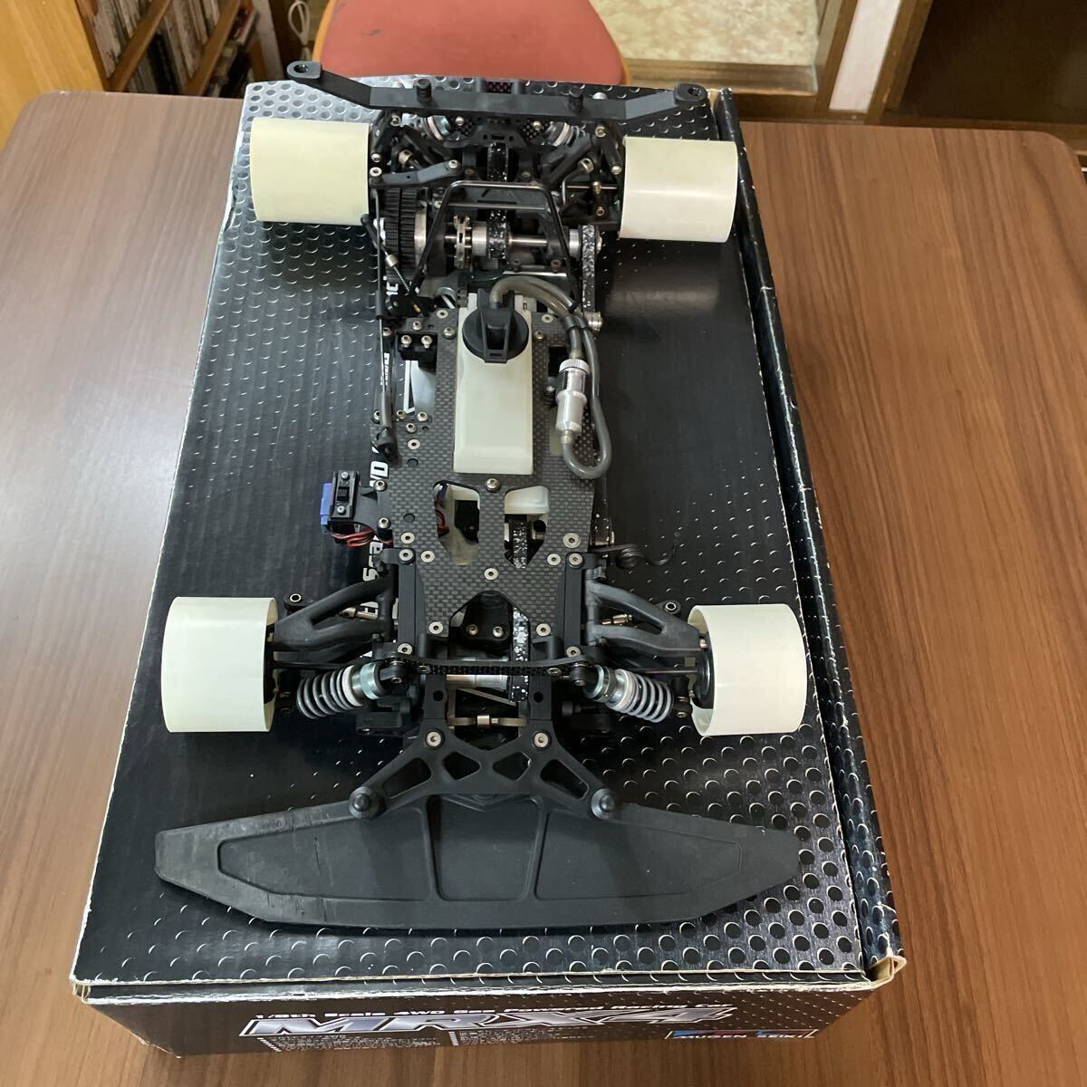 無限精機 MRX ４　1/8 エンジン ラジコンレーシングカー スペアボディ付き_画像3