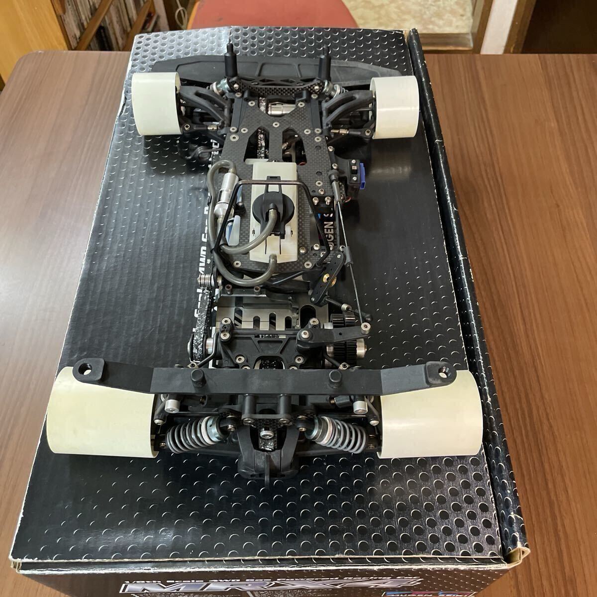 無限精機 MRX ４　1/8 エンジン ラジコンレーシングカー スペアボディ付き_画像4