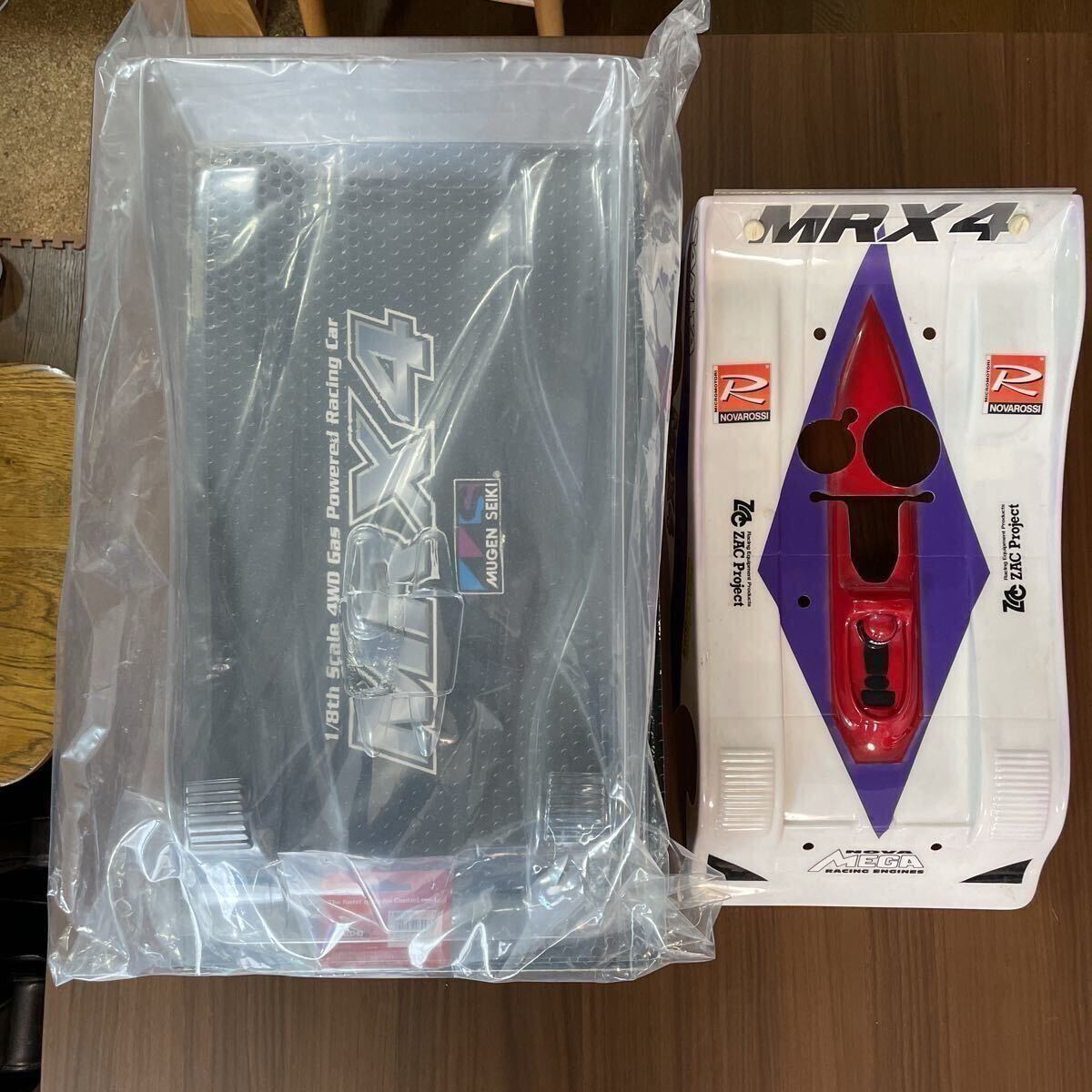 無限精機 MRX ４　1/8 エンジン ラジコンレーシングカー スペアボディ付き_画像6