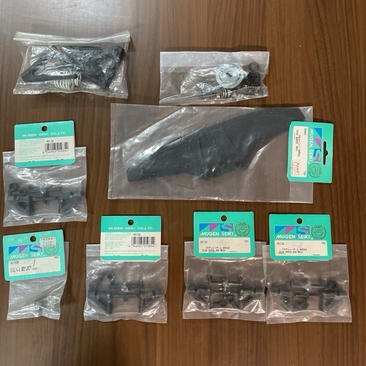 無限精機 MRX ４　1/8 エンジン ラジコンレーシングカー スペアボディ付き_画像9