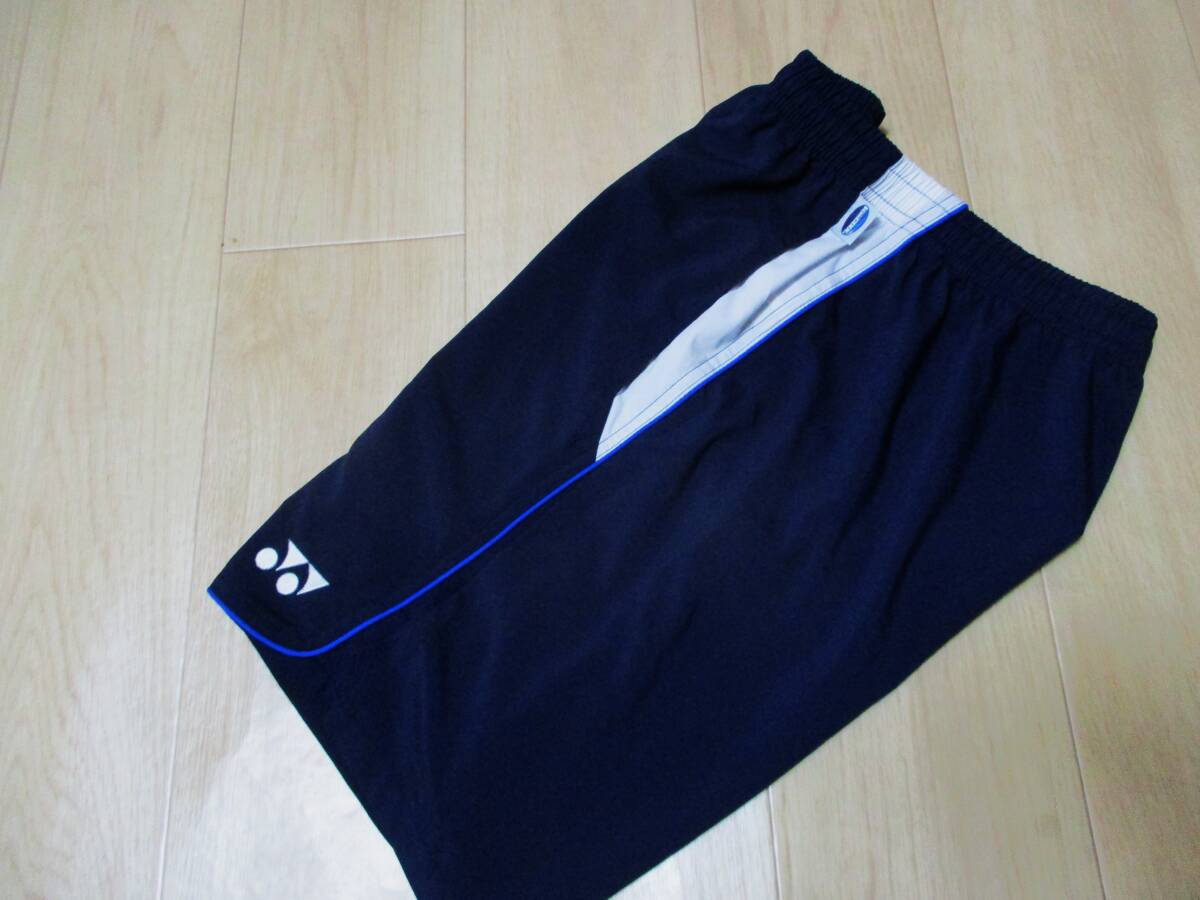 ヨネックスVery cool?ショートパンツ?紺×白色?サイズM