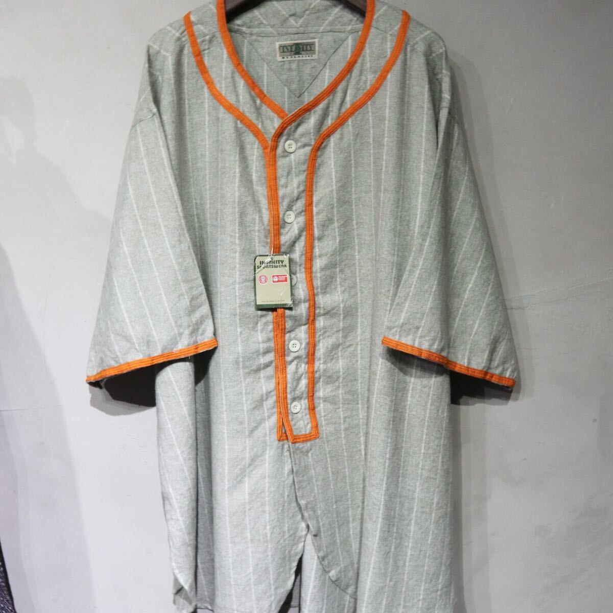 【即決】INFINITY インフィニティ ベースボールシャツ 半袖 パイピング オレンジ グレー ストライプ 古着 2XL deadstock デッドストック_画像2