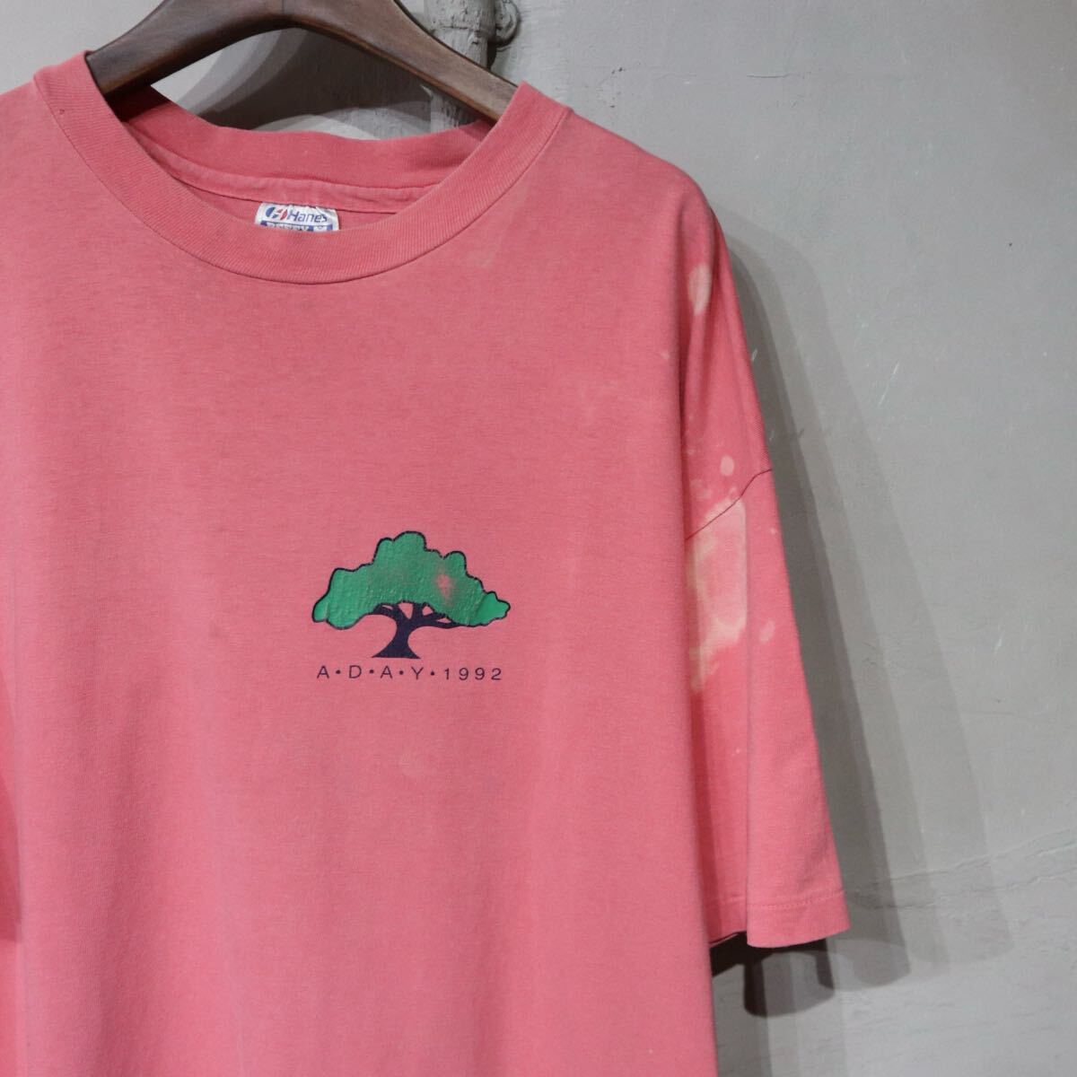 【即決】80s Hanes BEEFY-T ヘインズ ビーフィー Tシャツ ADAY1992 ピンク バックプリント シングルステッチ USA アメリカ製 古着 XL_画像1