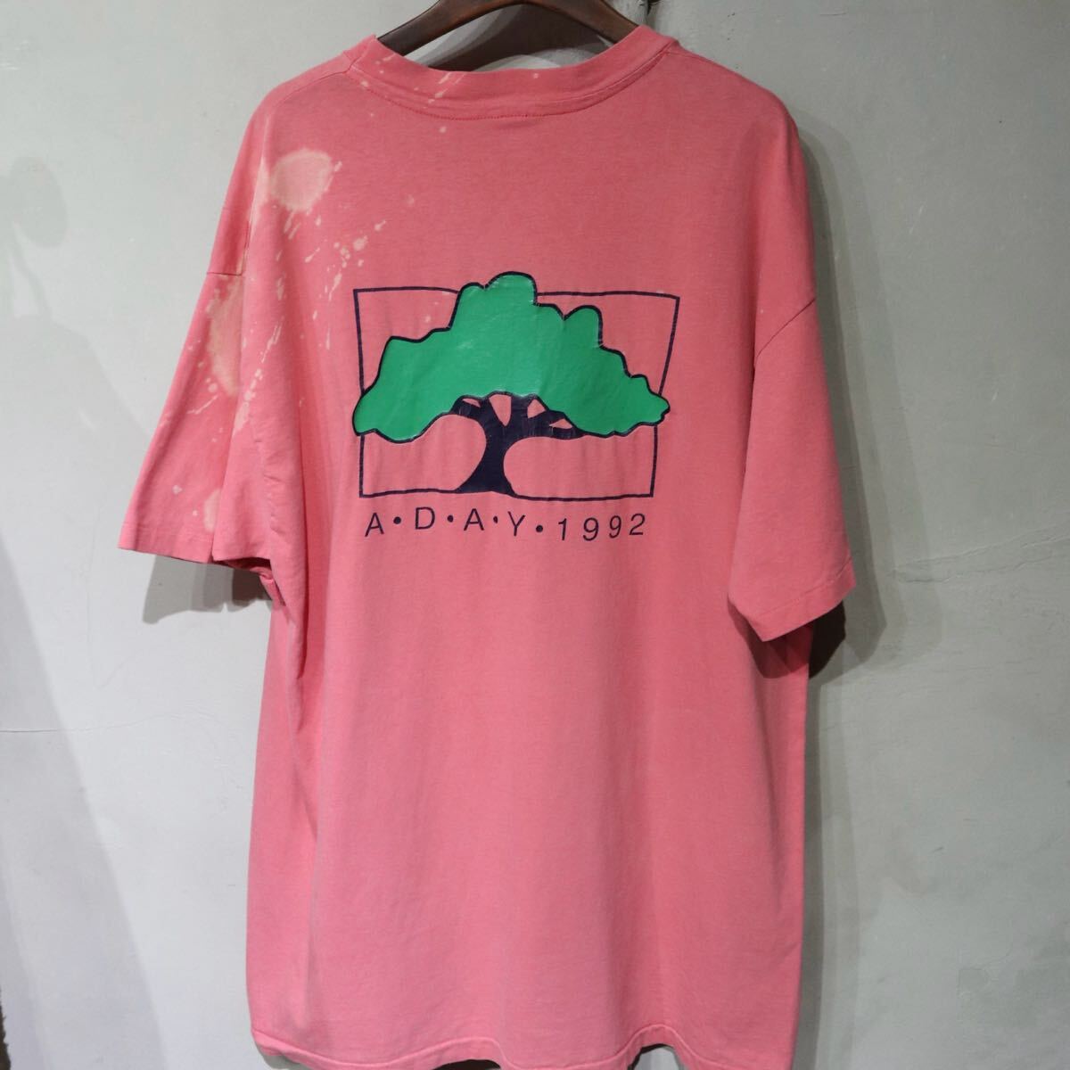 【即決】80s Hanes BEEFY-T ヘインズ ビーフィー Tシャツ ADAY1992 ピンク バックプリント シングルステッチ USA アメリカ製 古着 XL_画像3