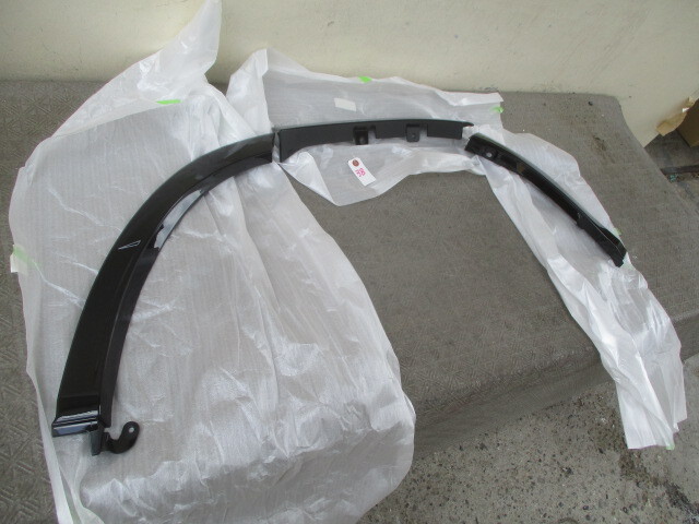 未使用 RX 20系 後期 TRD リアフェンダーモール 左側 MS315-48003 (223) AGL20W AGL25W RX300 GYL20W GYL25W