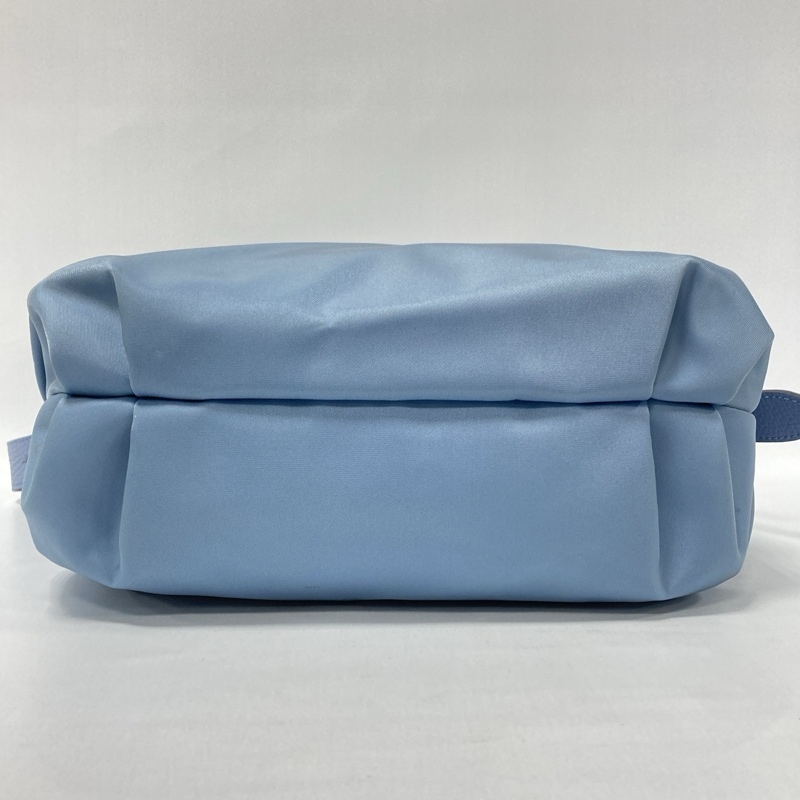 VIOLA d’ORO/ヴィオラドーロ/ナイロン×レザー/セミショルダー/ハンドバッグ/ブルー系/ゴールド金具/ロゴ刻印オリジナルファスナープル_画像6