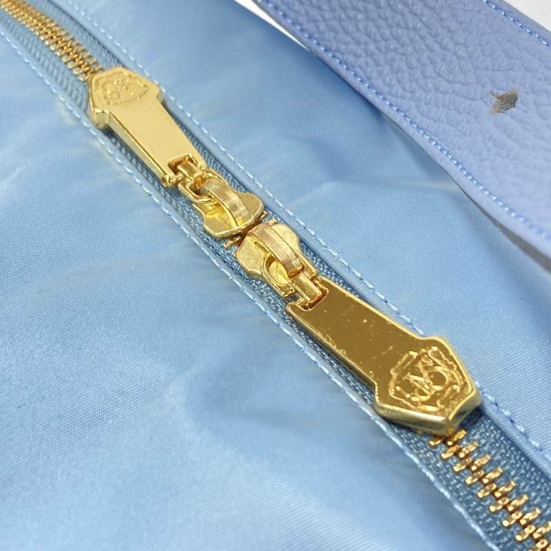 VIOLA d’ORO/ヴィオラドーロ/ナイロン×レザー/セミショルダー/ハンドバッグ/ブルー系/ゴールド金具/ロゴ刻印オリジナルファスナープル_画像7