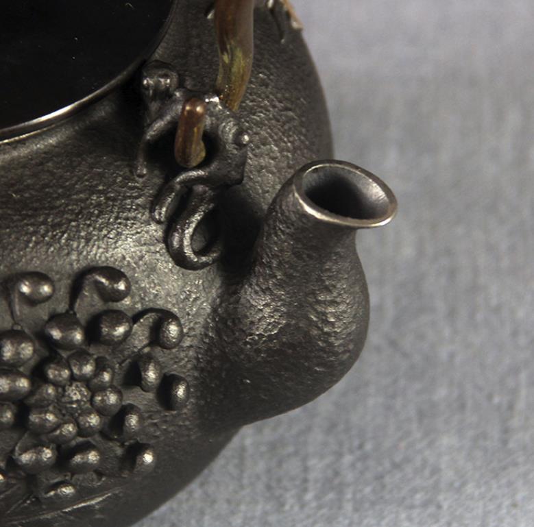 独特な店 極美品☆南部鉄器 手作り鉄壺 メラン菊 コーティングなし 鉄製 鉄瓶