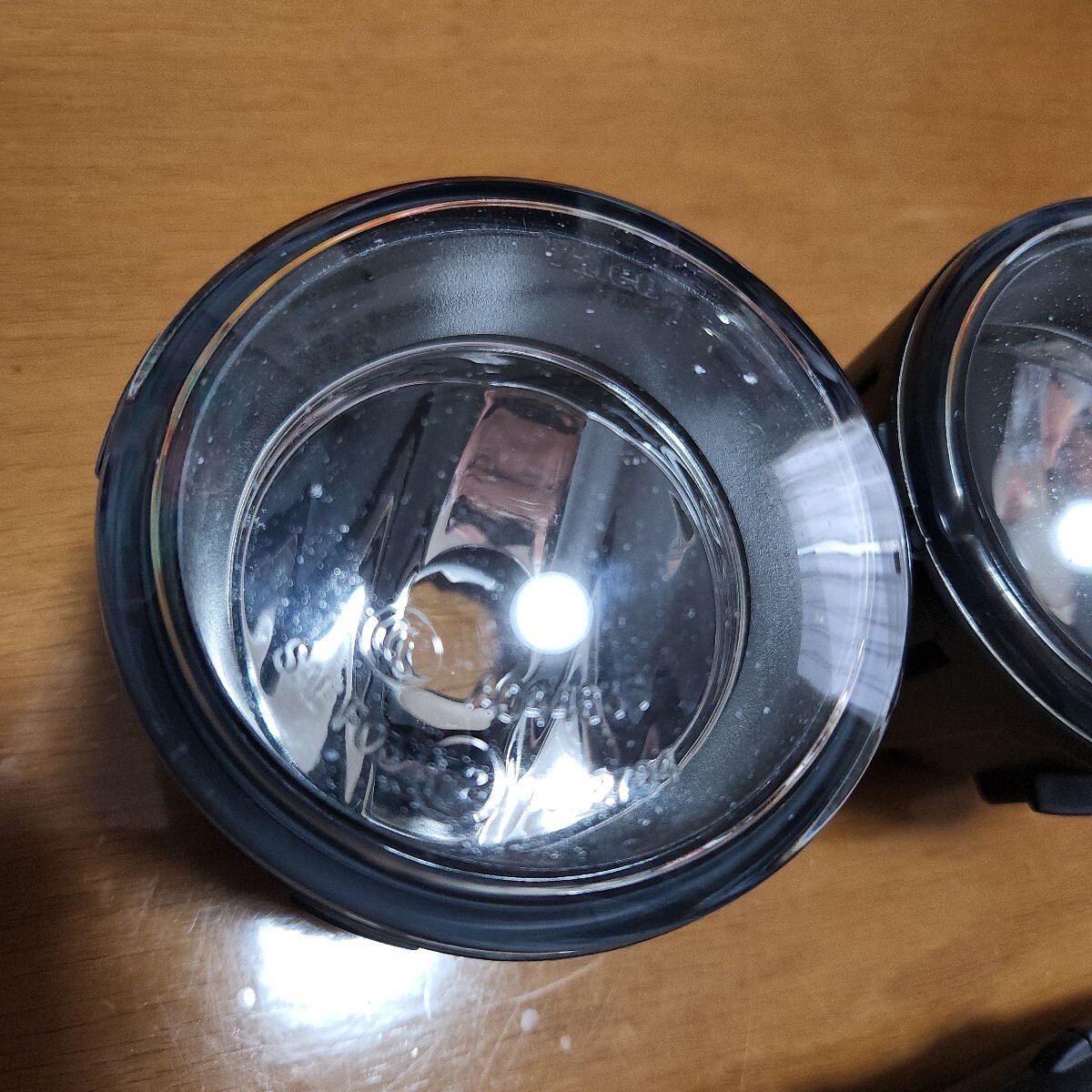 レンズ面に細(xì)かい飛石があります